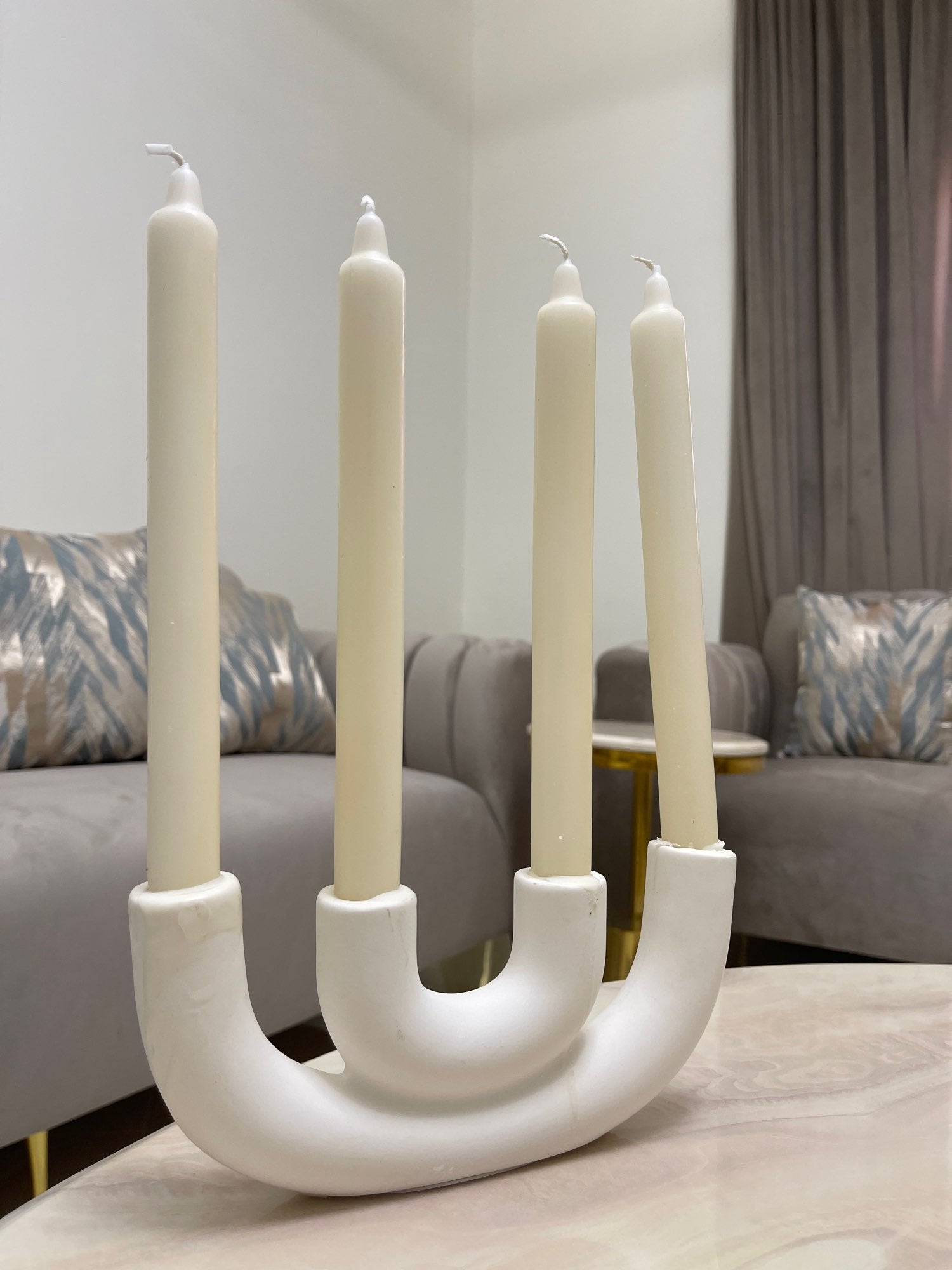 Chandelier blanc avec 4 bougies